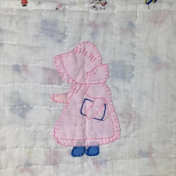 Vintage Handmade Embroidered Baby Quilt Sun Bonnet Sue Boy Flying Kite 41 x 46 - Picture 2 of 10